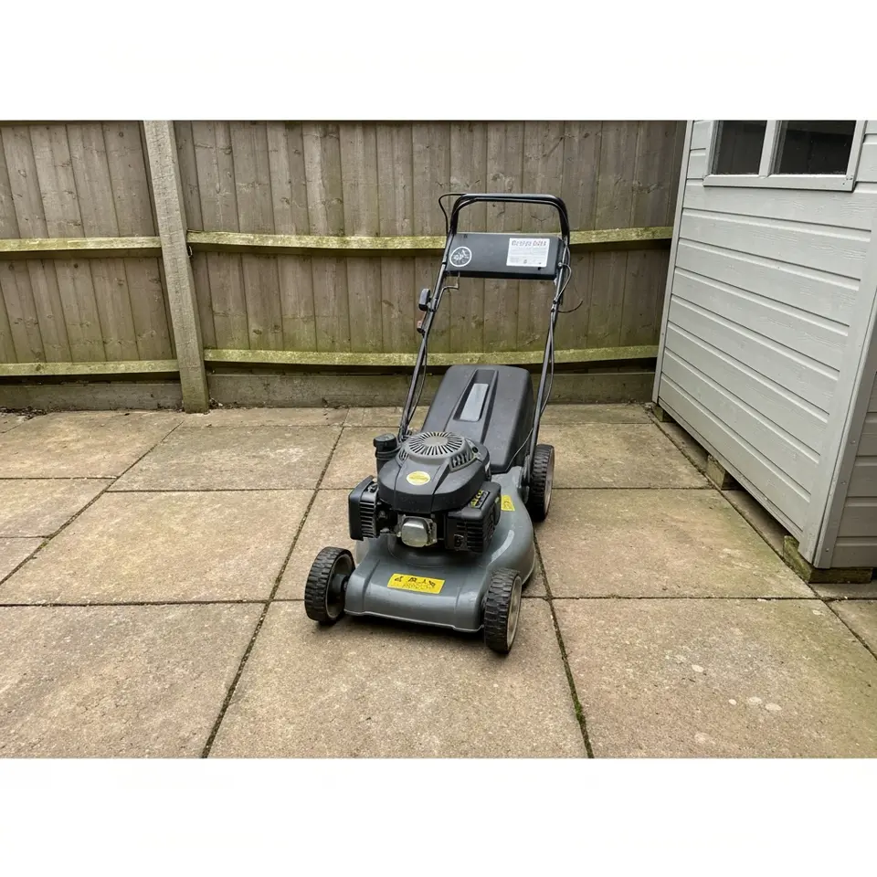 Cordless electric lawn mower with battery, shed clear-out - фото 1