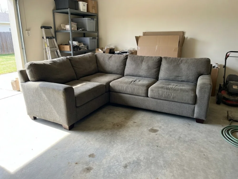 Gray Sectional Couch for Sale in New York, NY - фото 1