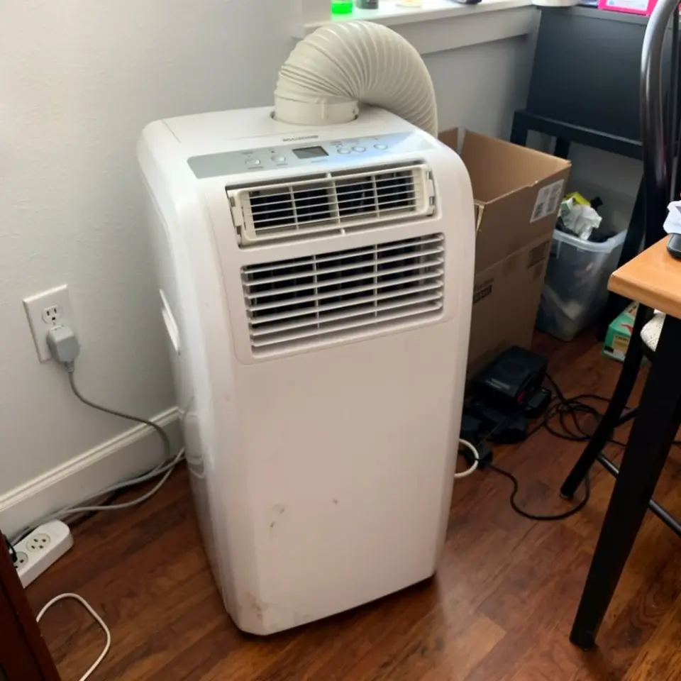 8,000 BTU Portable Air Conditioner - Clean, Works Perfectly - фото 1