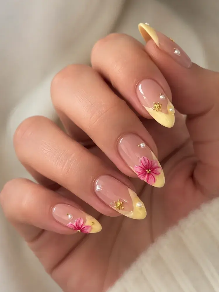 Romantic Floral Nail Art Kit with Pearl and Gold Details - фото 3