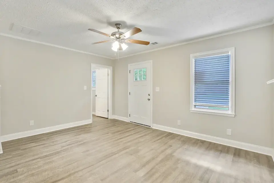 BEAUTIFUL 3BEDS 2BATHS HOUSE FOR RENT - фото 2