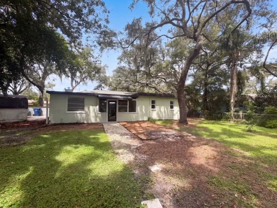 Beautiful Home For Rent 3 bed 2 bath - фото 1