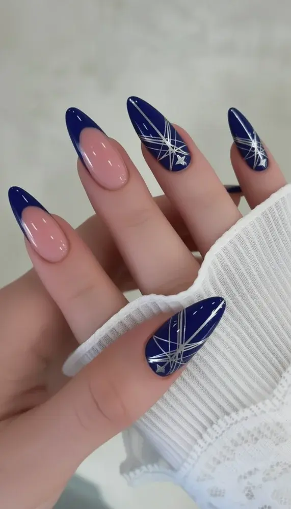 Star Accent Almond Nails | Hand-Painted Red & Cream Nail Art - фото 1