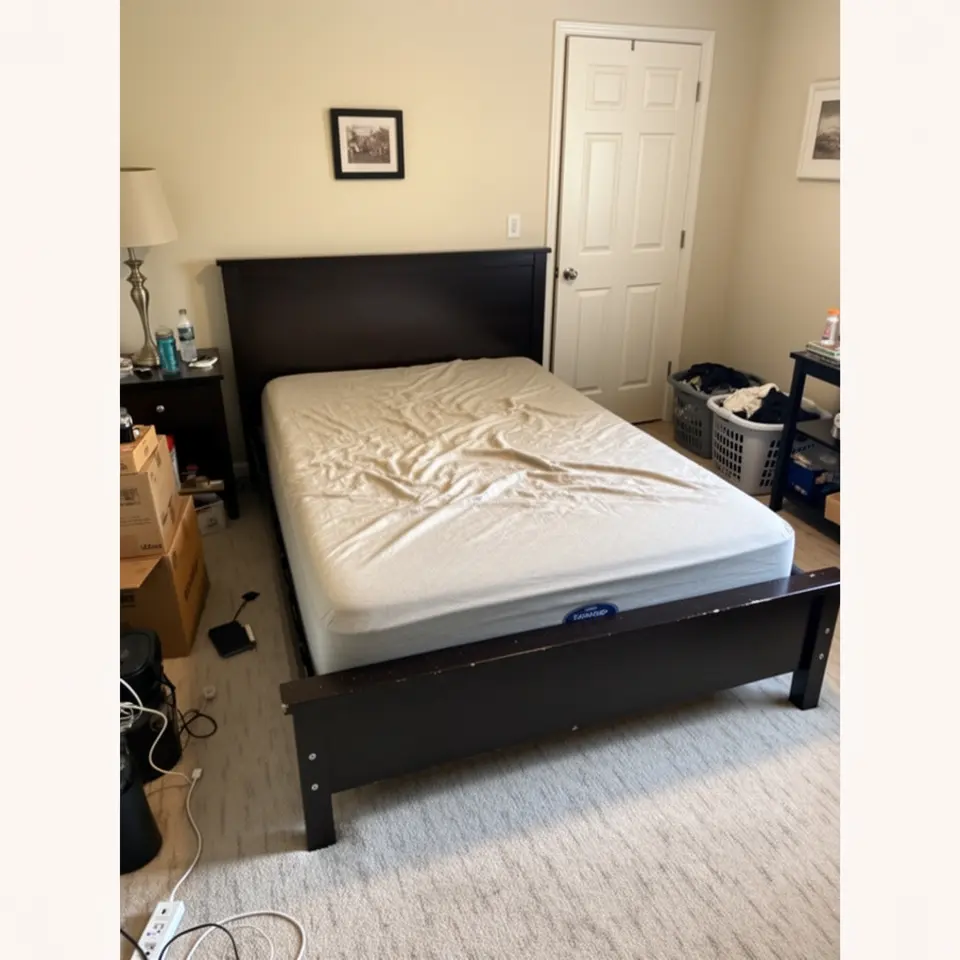 Queen Bed Frame, Good Used Condition, Ready To Use - фото 1
