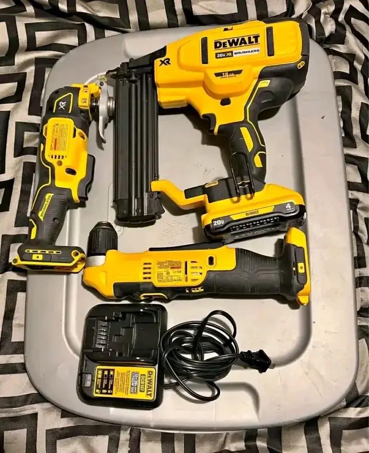 DeWalt drill - фото 1