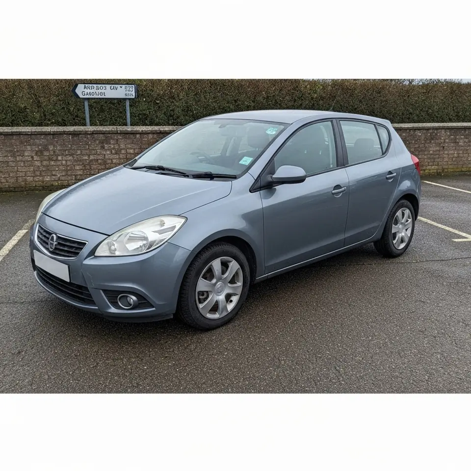 Vauxhall Corsa hatchback, ideal first car, sensible offers considered - фото 1