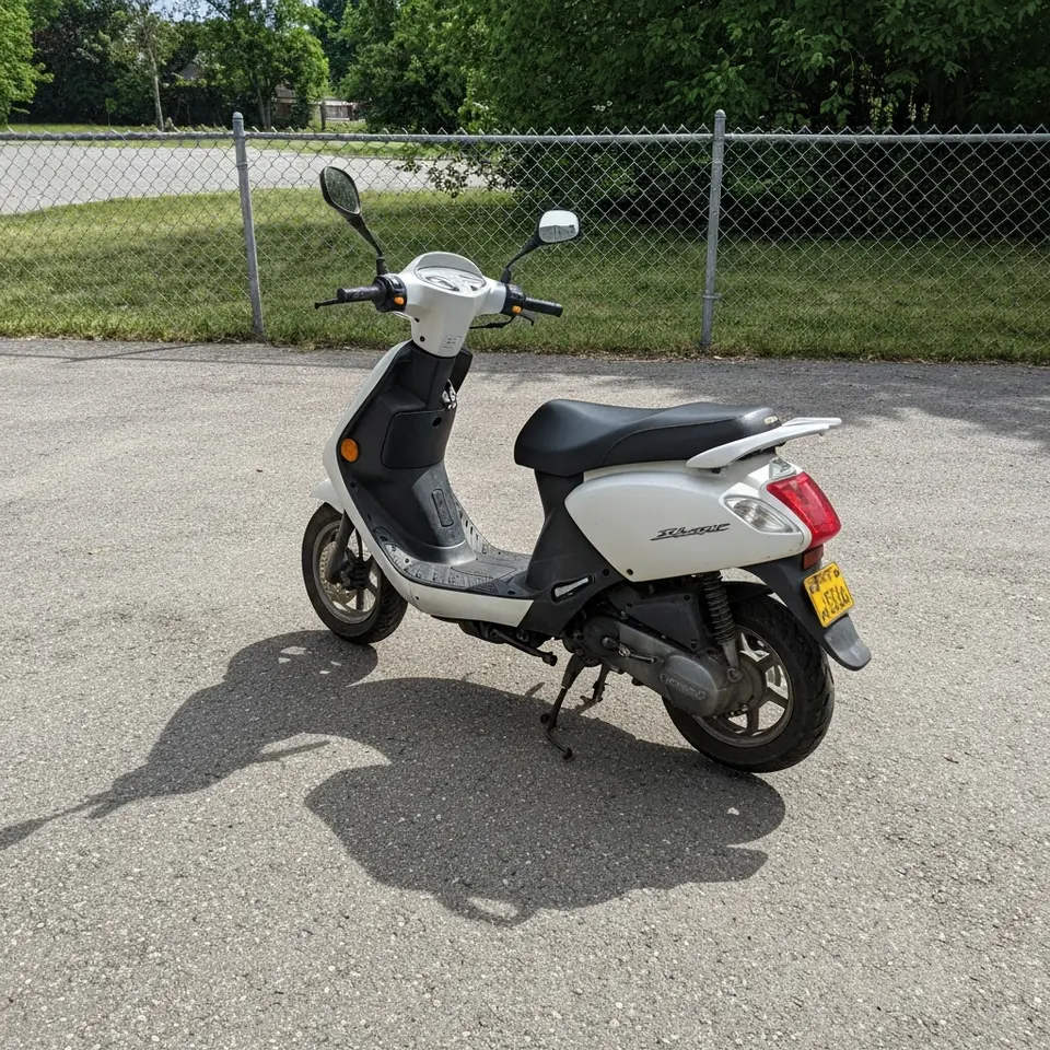 Yamaha BWS scooter, available to view - фото 1