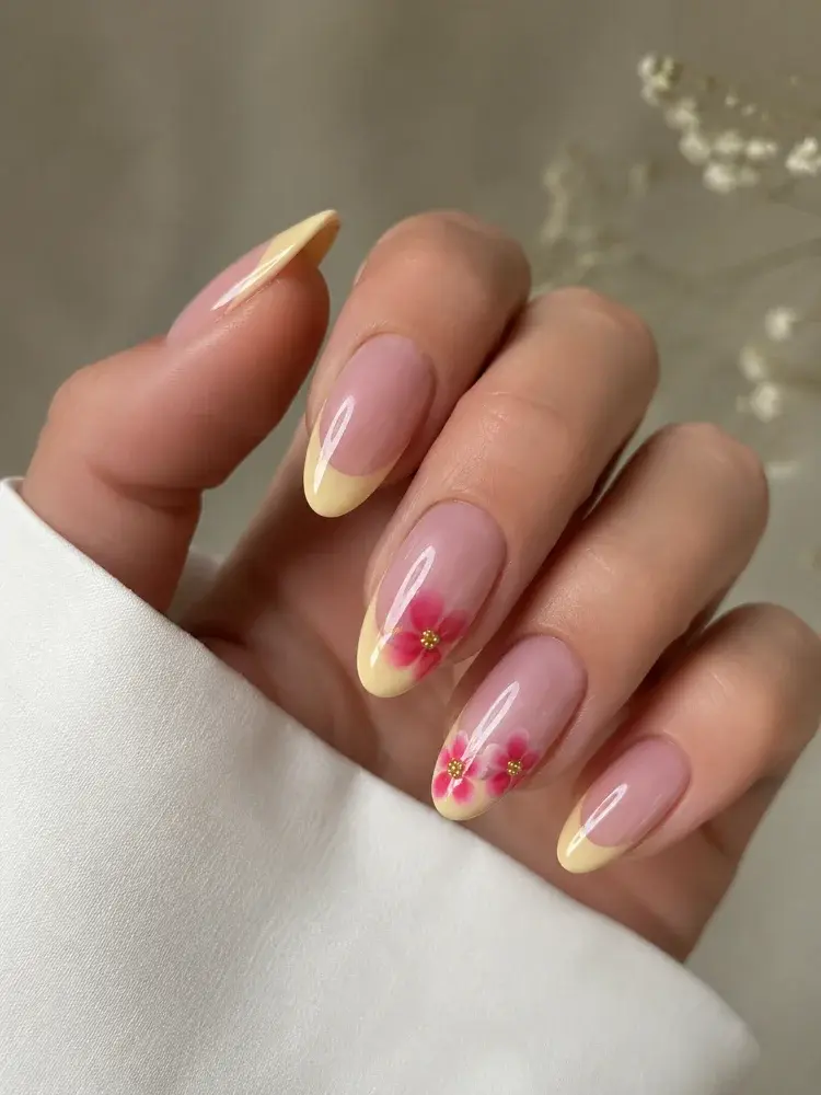Soft Lemon French Nail Set with Fuchsia Flower Accents - фото 5