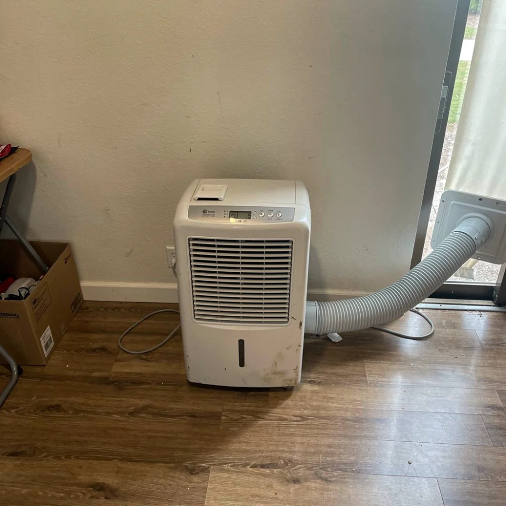 Compact Portable Air Conditioner, Good Condition, Austin TX - фото 1