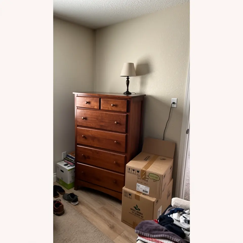 Bedroom Dresser, Moving Sale - фото 1