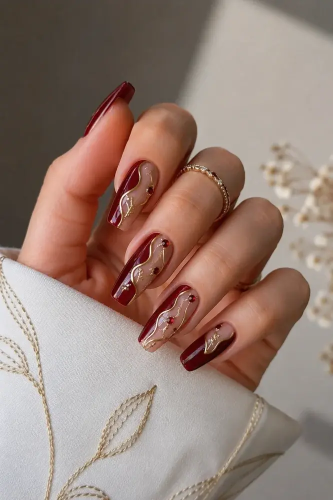 Elegant Burgundy Marble Nails with Gold Details | Luxury - фото 1