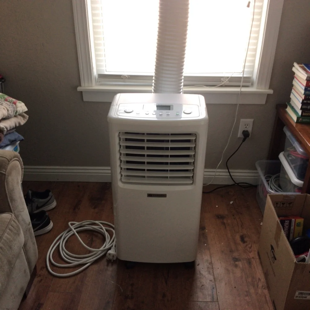 Used White Portable AC Unit – One Summer Old, Works Fine - фото 1