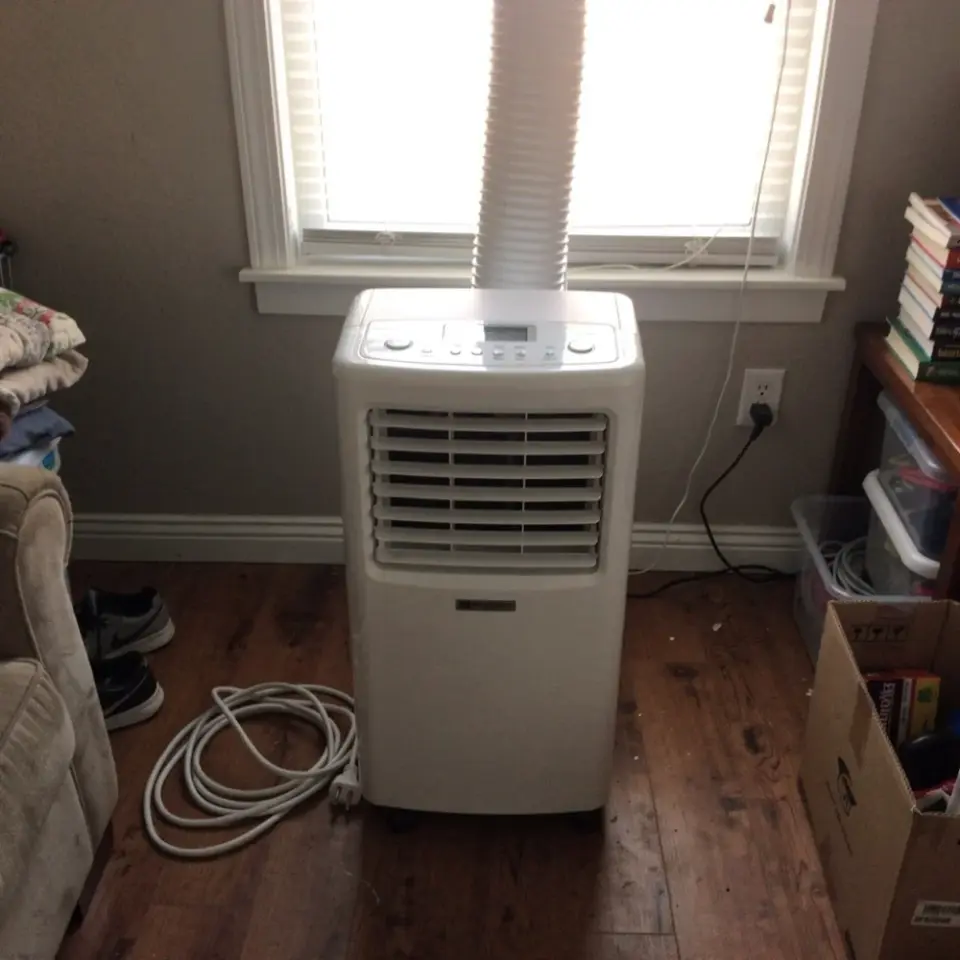 Used White Portable AC Unit – One Summer Old, Works Fine - фото 1
