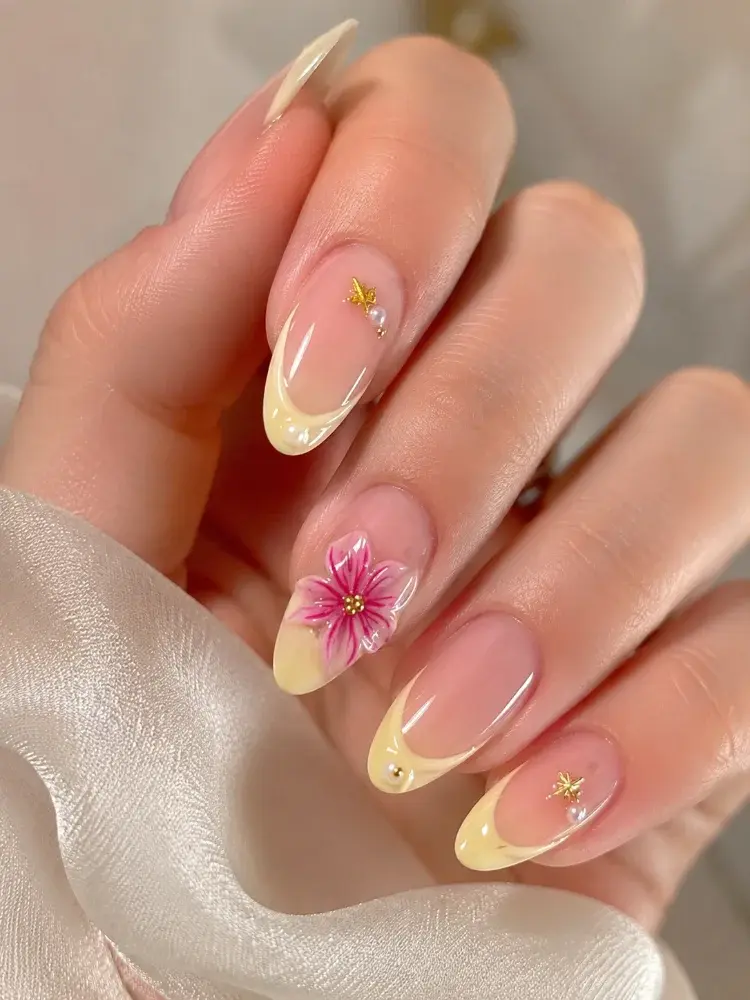 Romantic Floral Nail Art Kit with Pearl and Gold Details - фото 1