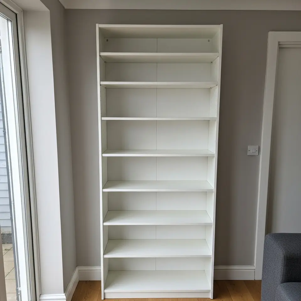 Tall white bookcase, clean shelves - London for collection - фото 1