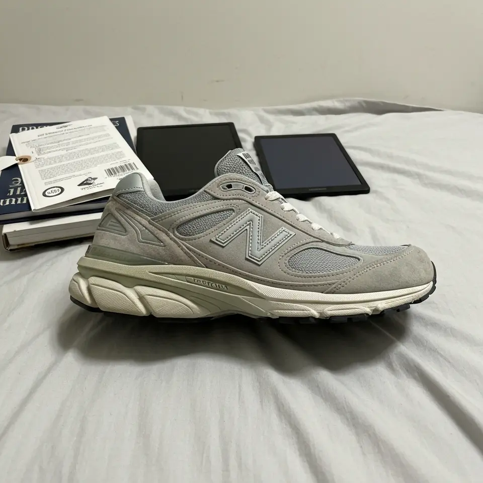 New Balance 990v5 Sneakers, Men's 11, Clean Condition - фото 1