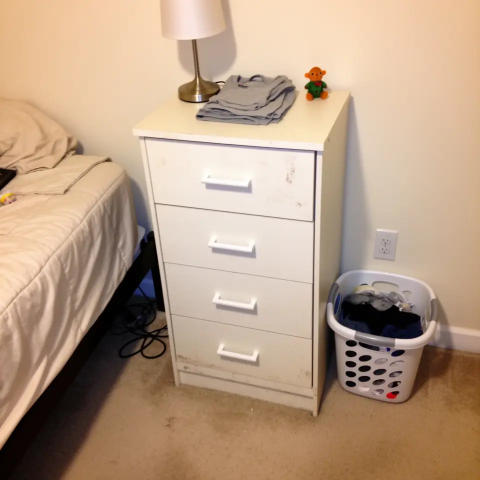 Small Dresser for Apartment or Kids Room, Priced To Sell - фото 1