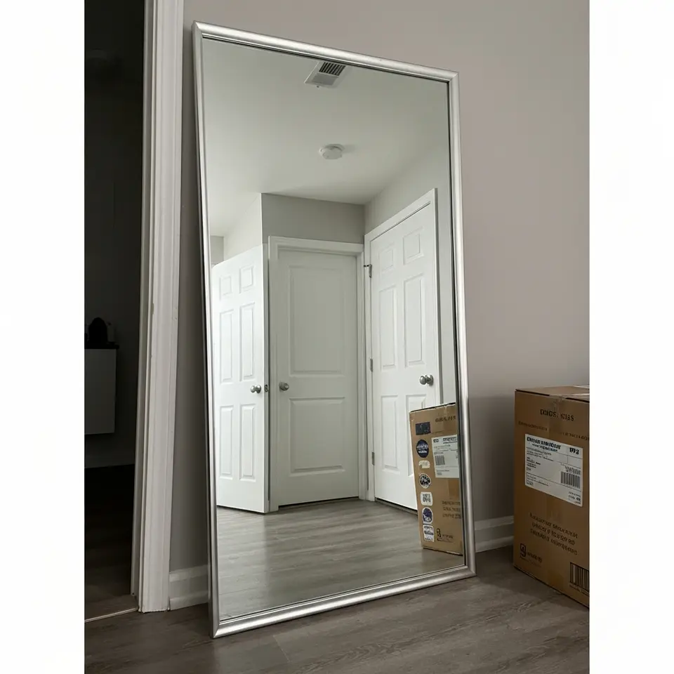Large round wall mirror 32 inch, ready for a new home - фото 1