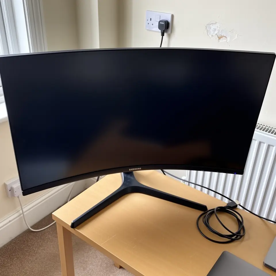 Samsung 27 inch curved monitor, HDMI - Belfast ready to collect - фото 1