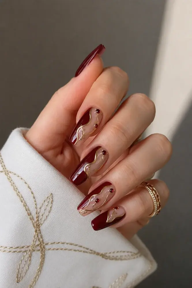 Elegant Burgundy Marble Nails with Gold Details | Luxury - фото 2