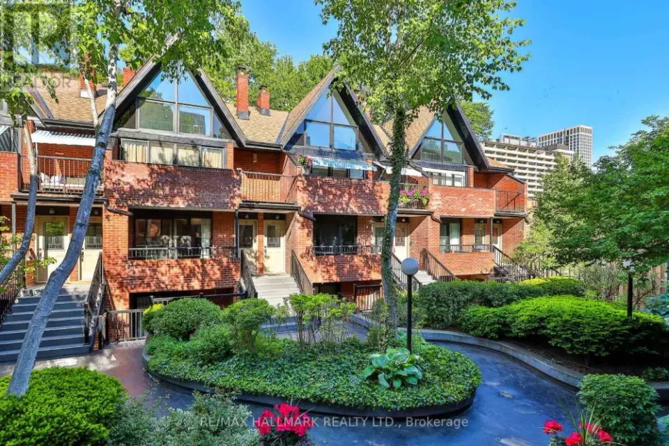 21 - 17 PEMBROKE STREET Toronto (Moss Park), Ontario M5A2N6 - фото 1