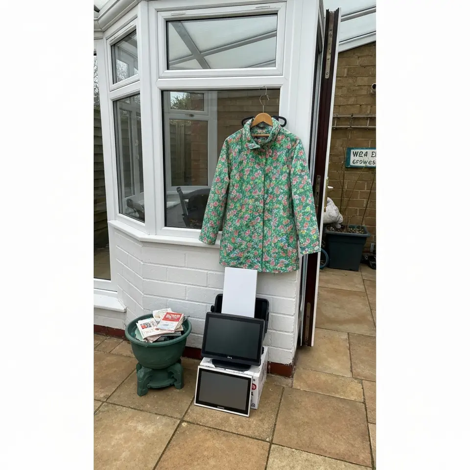 Flymo hover mower for small garden, collection from St Albans - фото 1