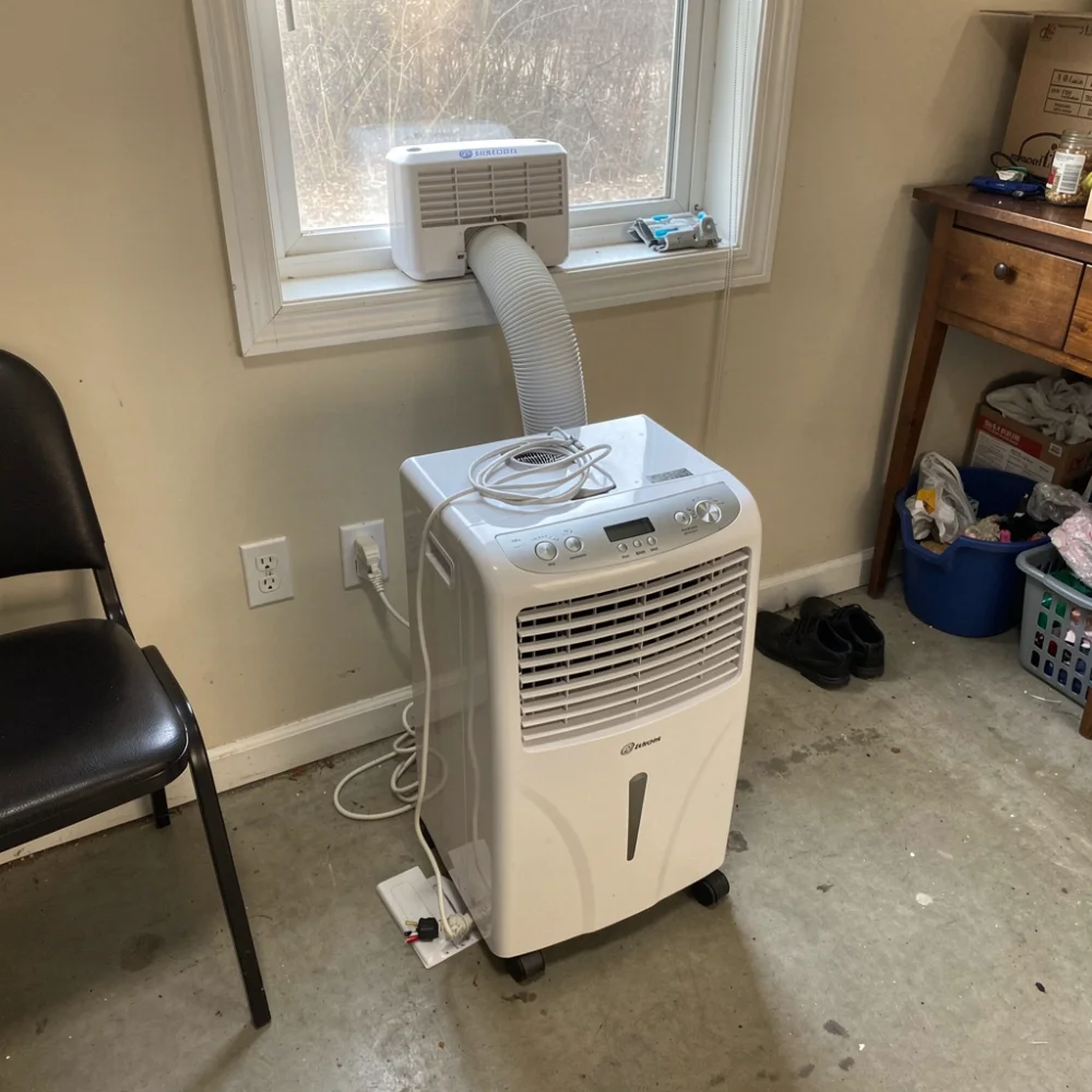 Used Portable AC Unit with Window Kit, Works Great - фото 1