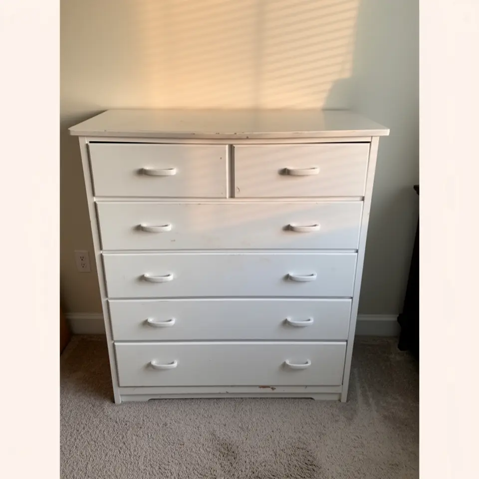 White Dresser with 5 Drawers, Pickup Only 4620-2 - фото 1