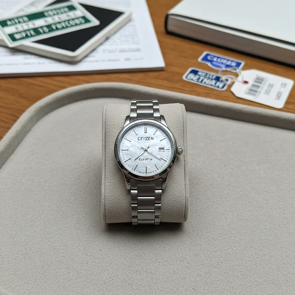 Citizen Eco-Drive Women's Watch with Mother of Pearl Dial - фото 1