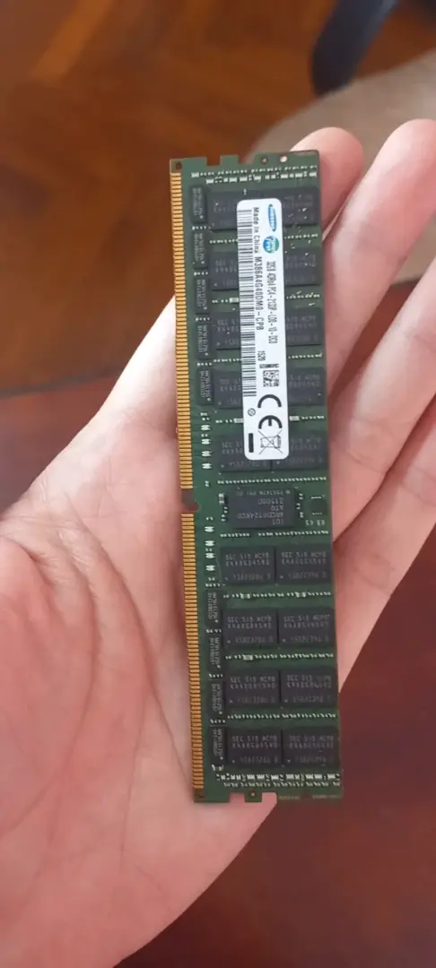 Серверна пам’ять Samsung 32GB DDR4-2133 LRDIMM (ECC / 4Rx4) - фото 1