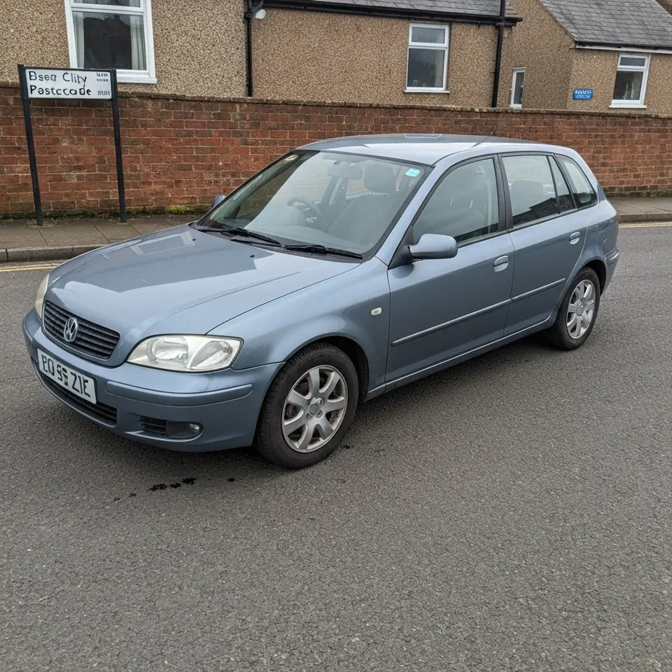 Toyota Yaris petrol, low running costs, genuine local sale - фото 1