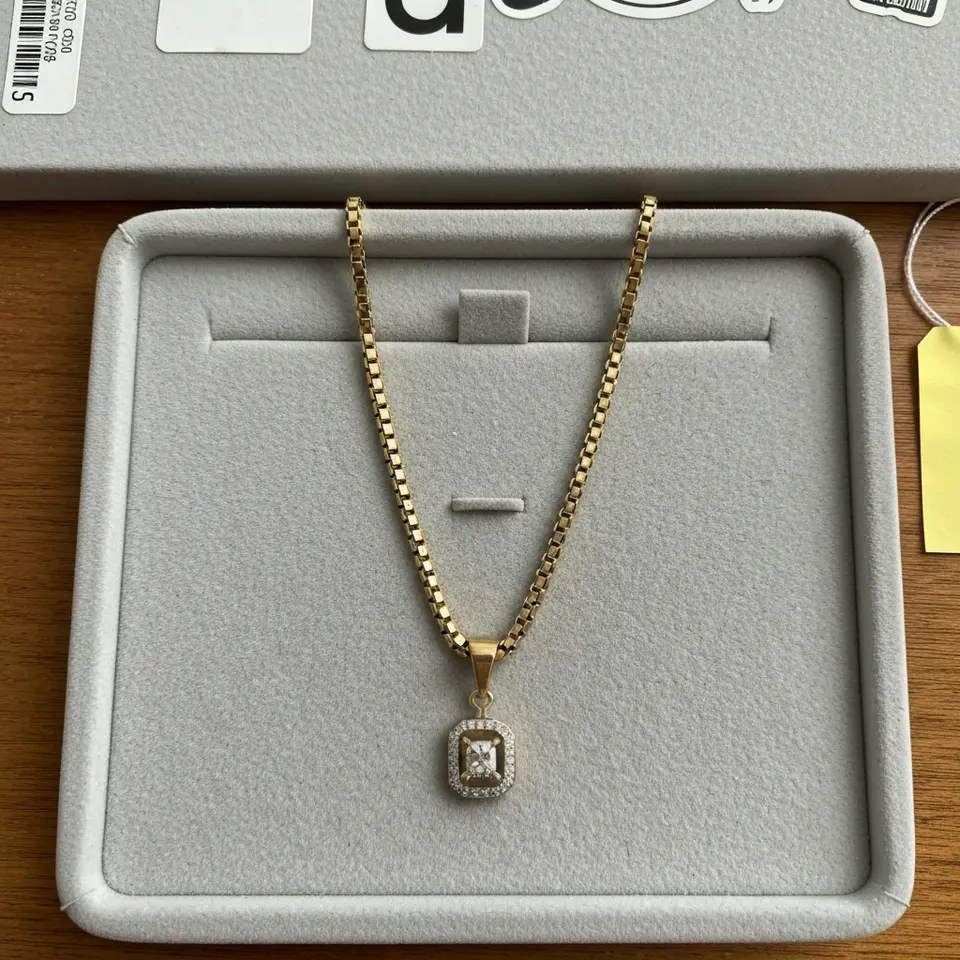 14K Gold Box Chain with Diamond Pendant - фото 1
