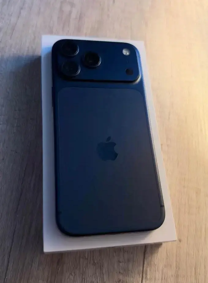 Apple phone - фото 1