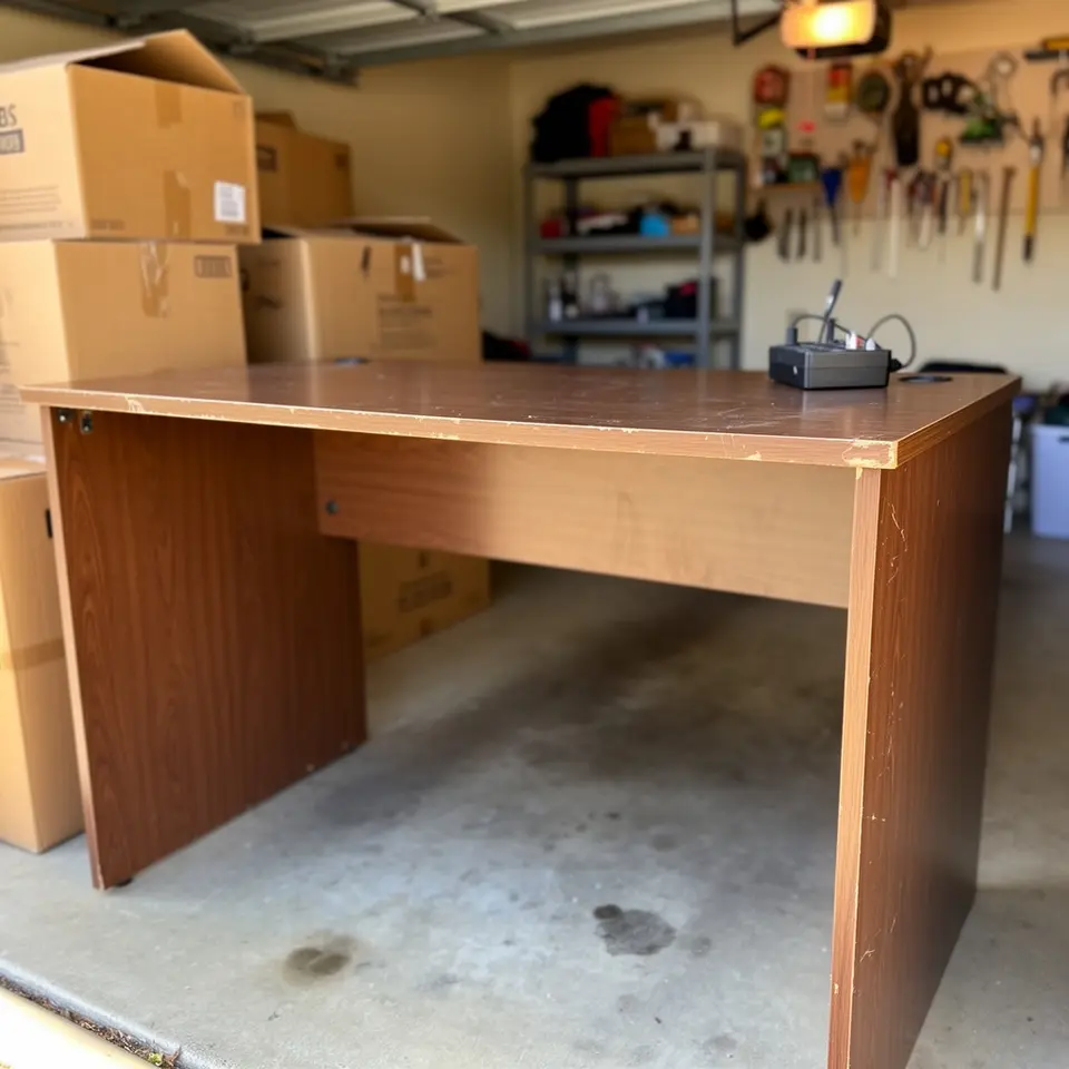 Computer Desk, Used but Solid, Priced To Sell - фото 1