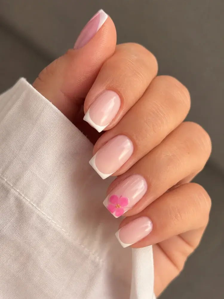 Short Square French Press-On Nails with Floral Accent - фото 2