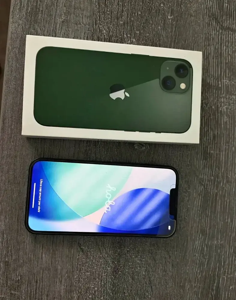 iPhone 13 - фото 1
