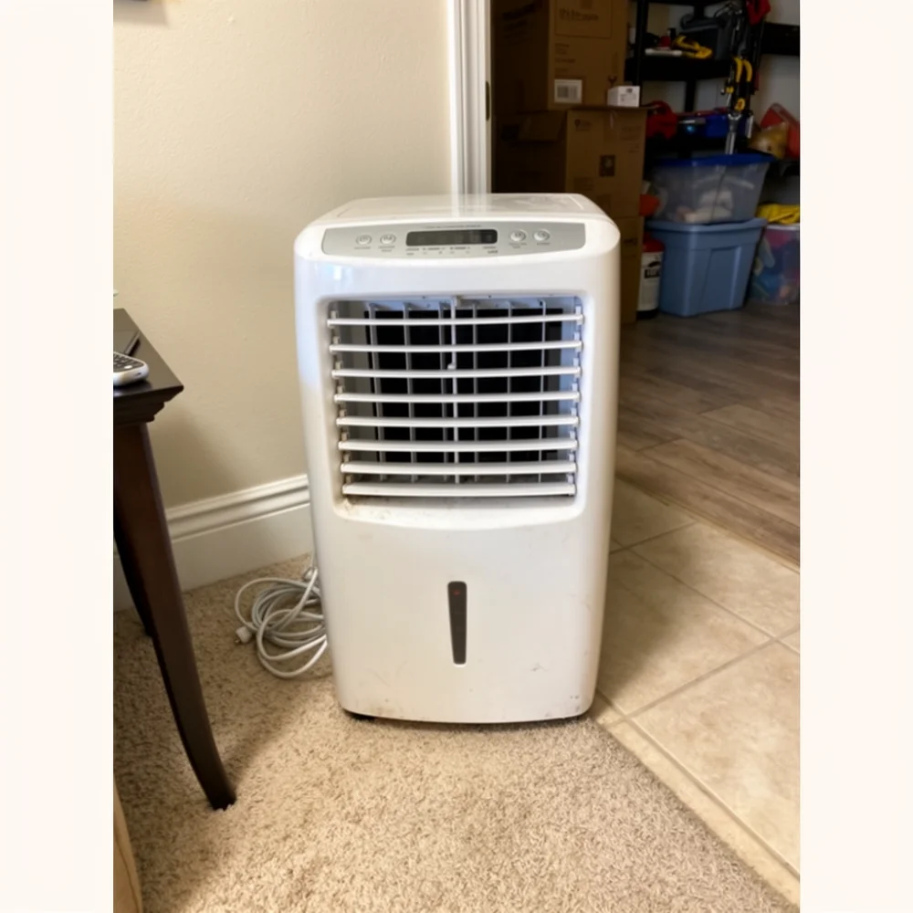 Small Portable AC Unit, Clean and Working - фото 1