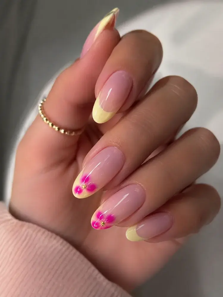 Soft Lemon French Nail Set with Fuchsia Flower Accents - фото 3