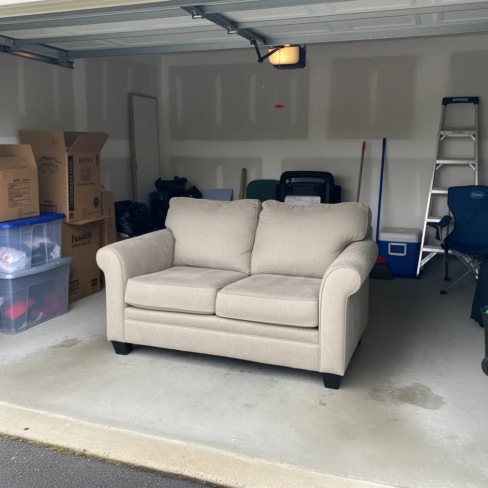 Used Loveseat, Great for Apartment, Ready To Use - фото 1