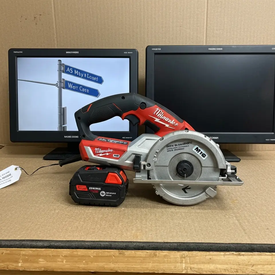 Milwaukee M18 Circular Saw with Battery, Clean and Ready - фото 1