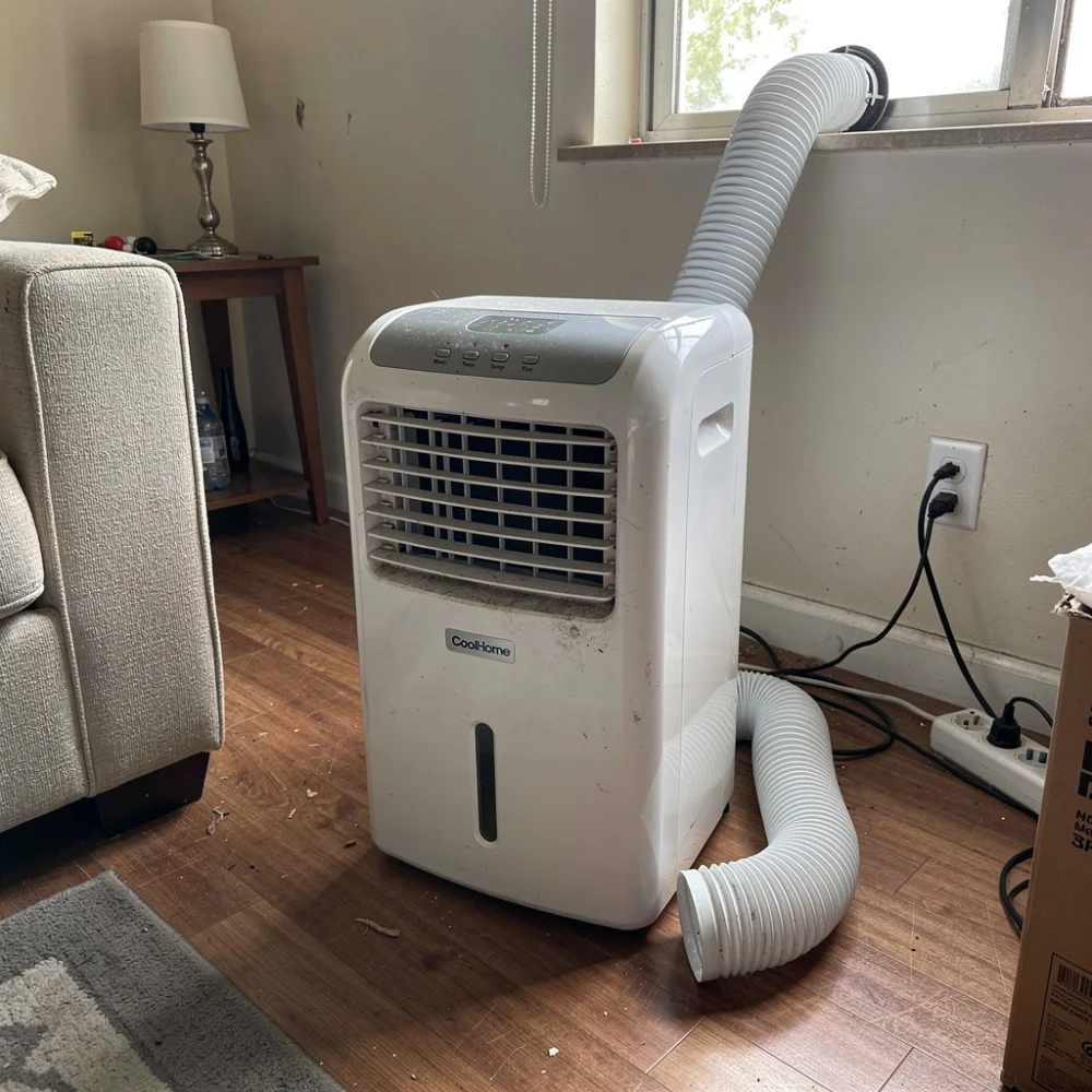 Used Portable AC Unit for Bedroom or Apartment - фото 1