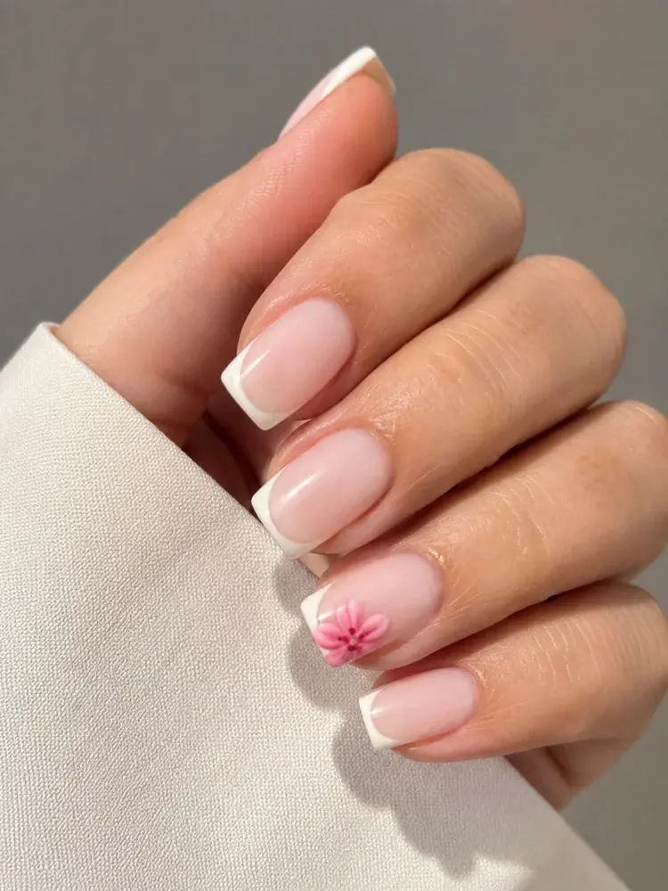 Short Square French Press-On Nails with Floral Accent - фото 3