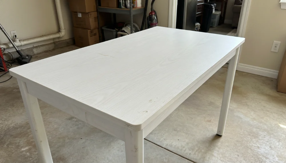 White IKEA Desk, Clean and Sturdy - фото 1