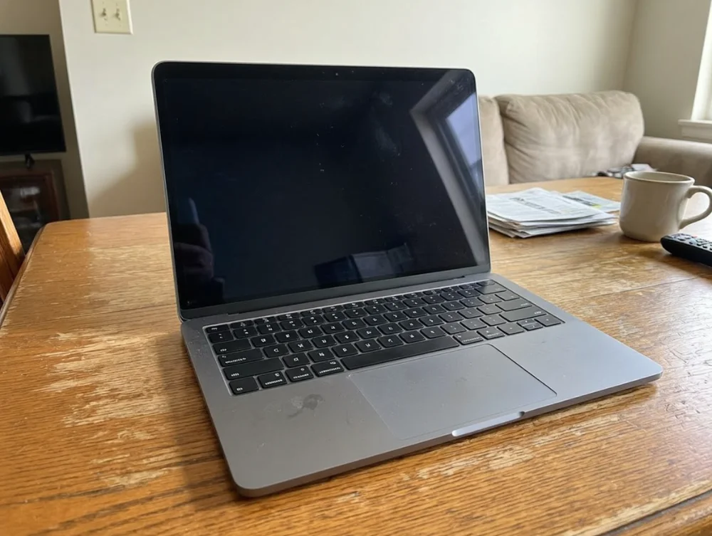 MacBook Air M1, Lightly Used, Works Great - фото 1