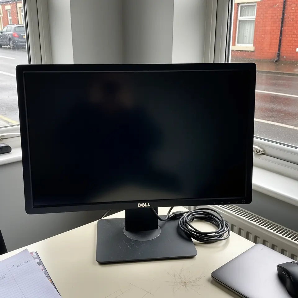 Dell 24 inch full HD monitor with stand - Belfast for collection - фото 1