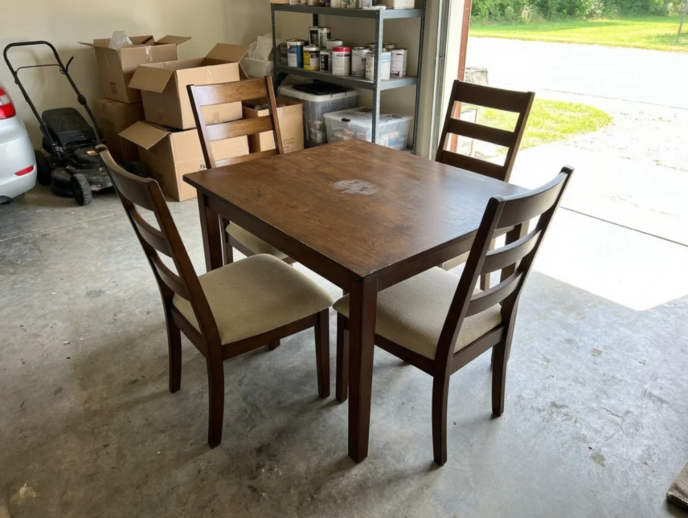Dining Table with 4 Chairs - фото 1