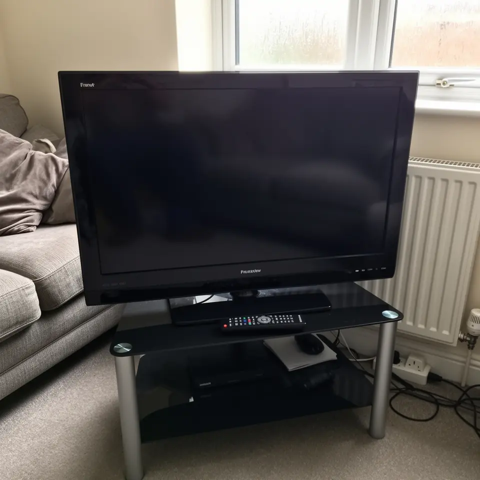 32 inch TV with Freeview and remote - Southampton for collection - фото 1