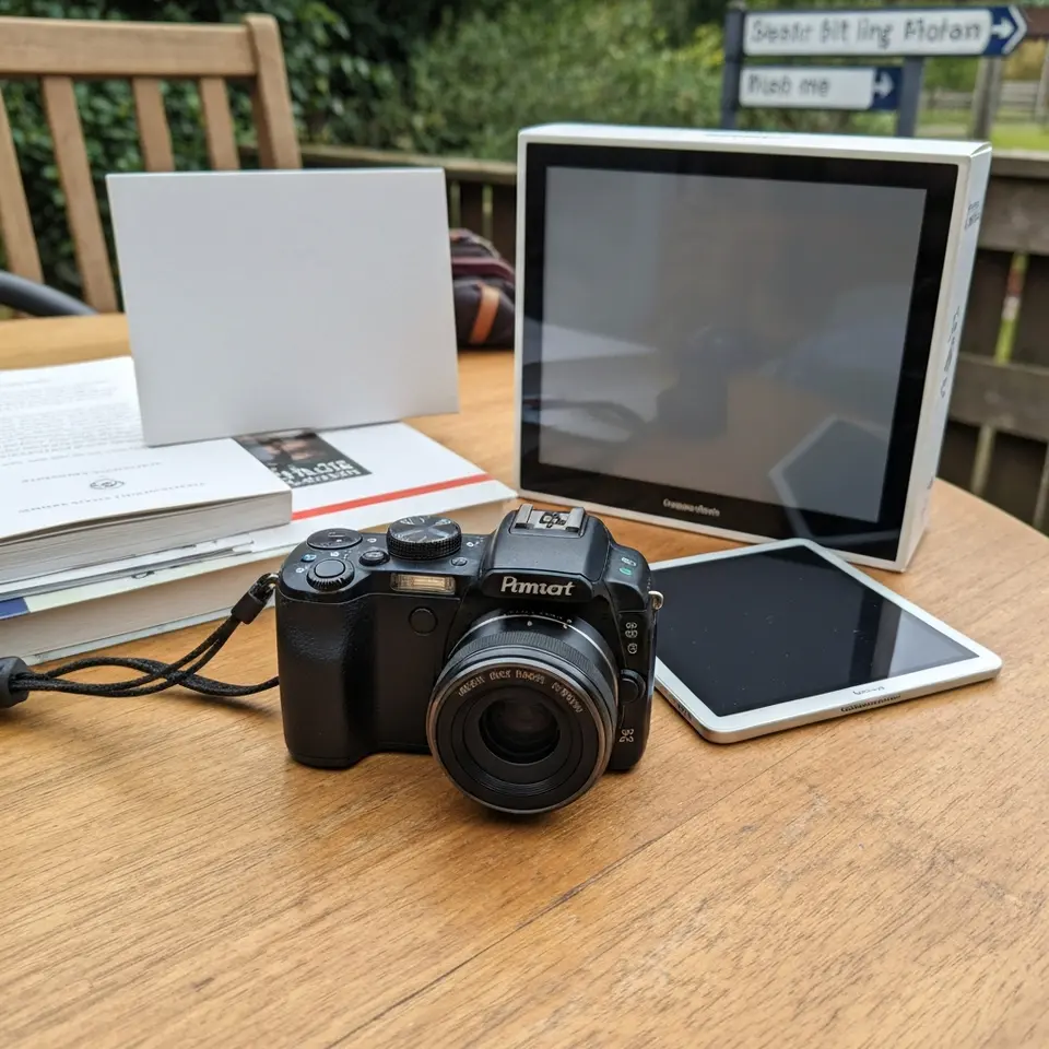 Sony compact digital camera for travel, plenty of use left - фото 1
